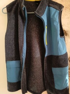 all in motion Kids Blue and Black Fleece-Lined Vest Never Worn